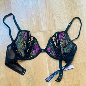 RARE Victoria’s secret Embroidered Black Bra Unlined NWT